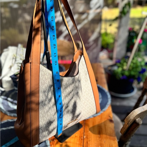 Michael Kors Rosemary Large Shoulder Tote – Vanilla/Acorn Logo Canvas - Picture 4 of 10